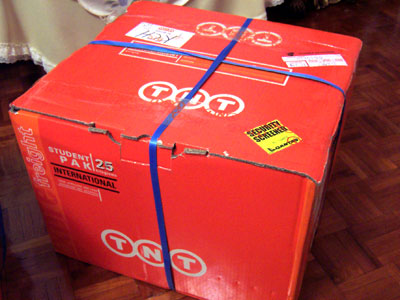 TNT Worldwide Express Box