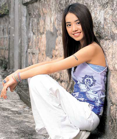 Jolin with her rebonded hair